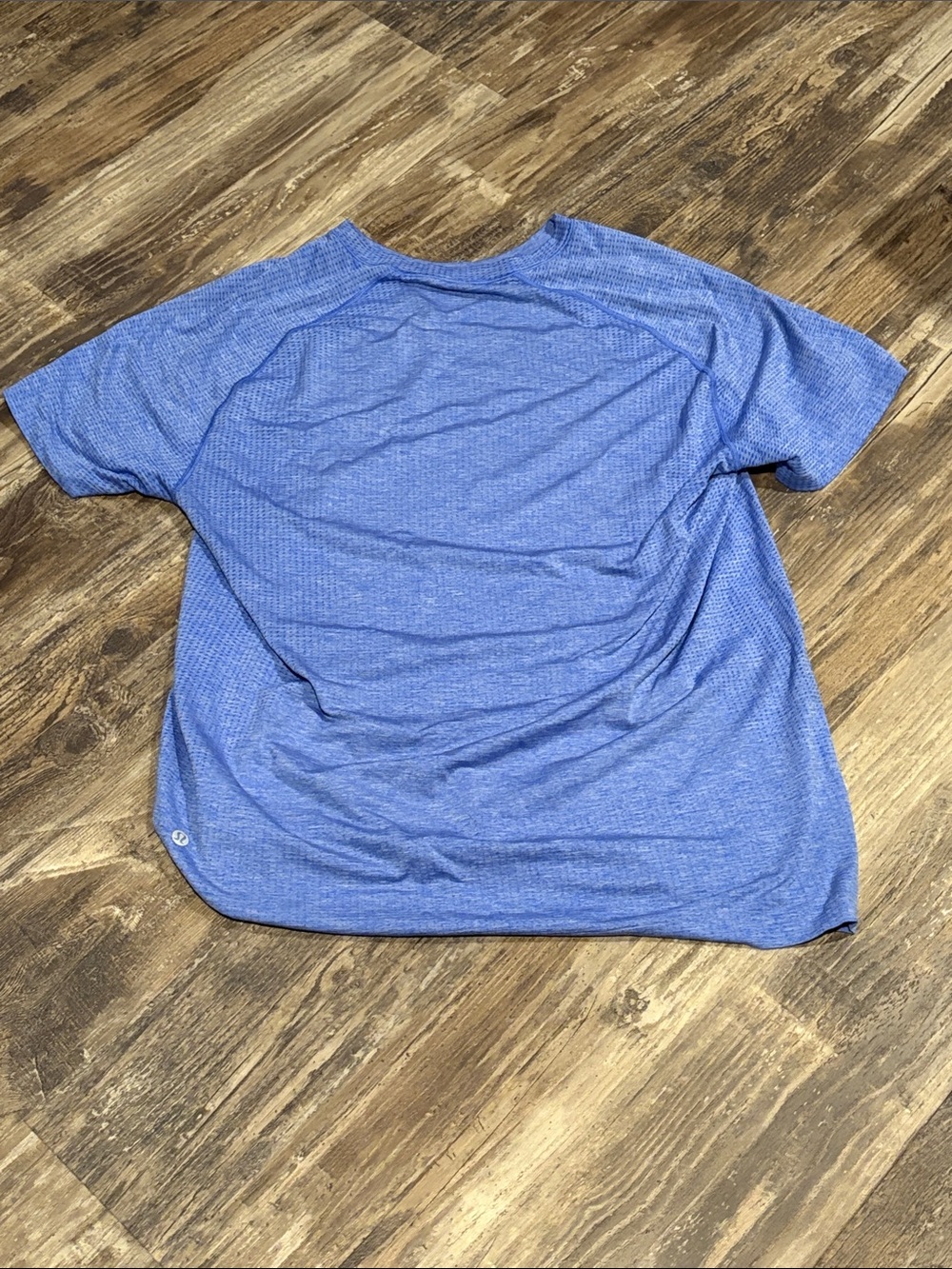 lululemon athletica Short-Sleeve Performance Tee in Blue. Worn 4-5 times.